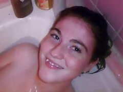 സുന്ദരിയായ ബ്ലൊഗ് കട്ടിലിൽ കഴുതയെ പിടിച്ചു