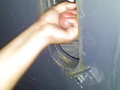 ഒരു വലിയ കുണ്ടി കൊണ്ട് ഒരു പെൺകുട്ടി കണ്ണിൽ ഒരു കോഴി കൊടുത്തു