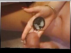 രണ്ടു പെൺമക്കളെ വിദ്യാസമ്പന്നരായ പുസ്സി