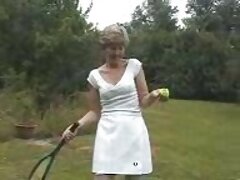 ഊർജ്ജസ്വലരായ അയൽക്കാരൻ വെളുത്ത കഴുത