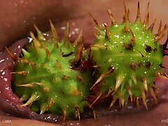 ബ്രൌൺ ഹെയർഡ്രെസ്സർ ഒരു പുരുഷന്റെ മുന്നിൽ