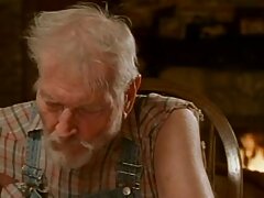 എസ്കേപ്പ് എക്സിറ്റില് പെണ്കുട്ടിയെ സുഹൃത്ത് കാണുന്നു