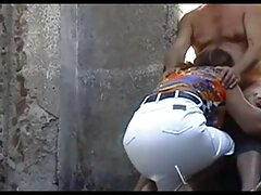 മുതിർന്ന സ്ത്രീ ദൃഢമായ ടിറ്റുകൾ കാണിച്ചു