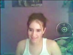 നീണ്ട മുടിയുള്ള മൃഗം അവളുടെ പ്രിയപ്പെട്ട സമനിരപ്പുണ്ടാക്കുക സവാരി