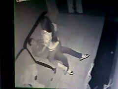 സുന്ദരിയായ യുവതി ഒരു പക്വതയുള്ള മാന്യന് കീഴടങ്ങി