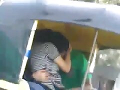 ബ്രൗൺ-മുടി കാമുകി കാമുകൻ അശ്ലീല കോഴി കുലുക്കുന്നു