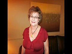 ബസ്റ്റി സുഹൃത്ത് കസേരയിൽ നഗ്നനായി പമ്പ് മനുഷ്യൻ